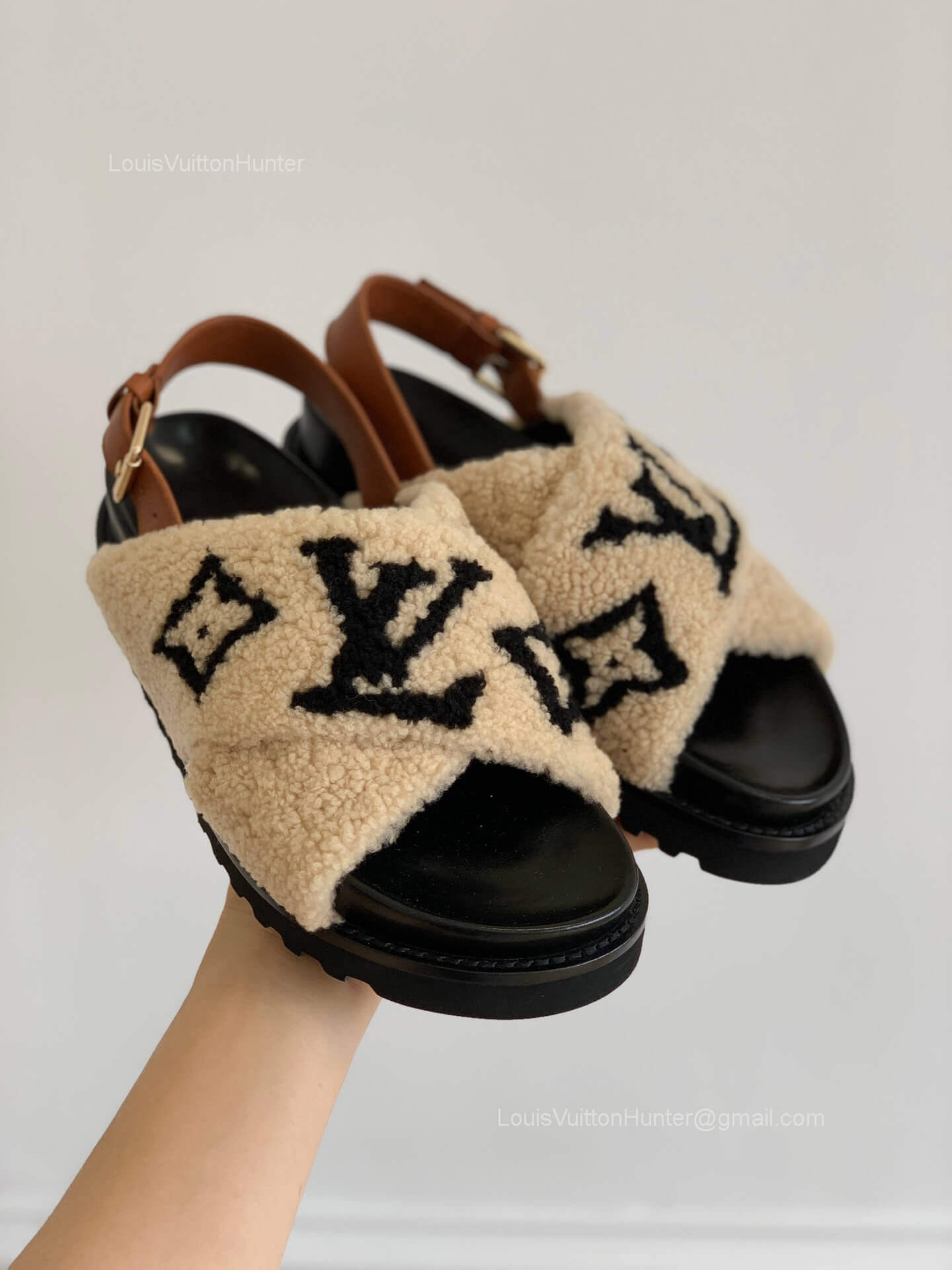 Louis Vuitton Paseo Flat Comfort Sandal in Beige Shearling and Calf Leather with Monogram Flower 2281825